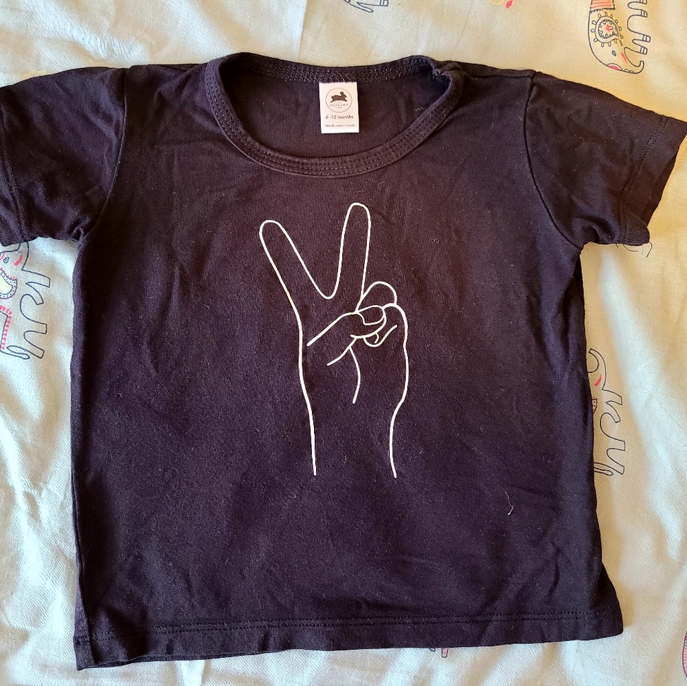 Little & lively Tshirt🖤